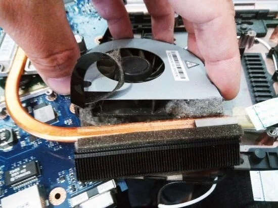 وجود گرد و غبار در فن لپ تاپ