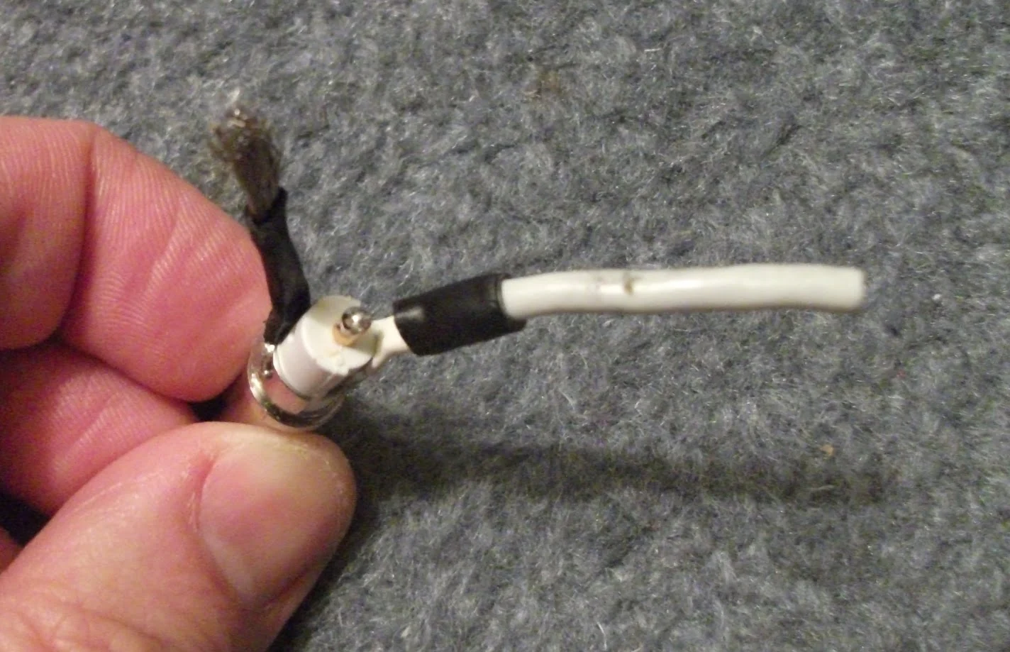 تعویض کابل پاره شارژر