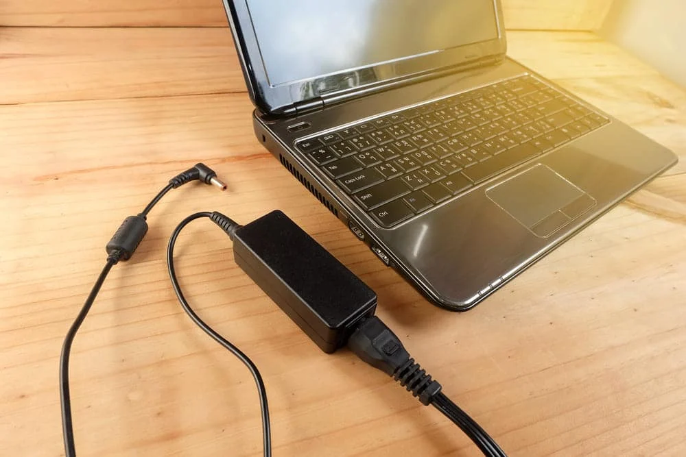 اتصال لپ تاپ به شارژر مناسب