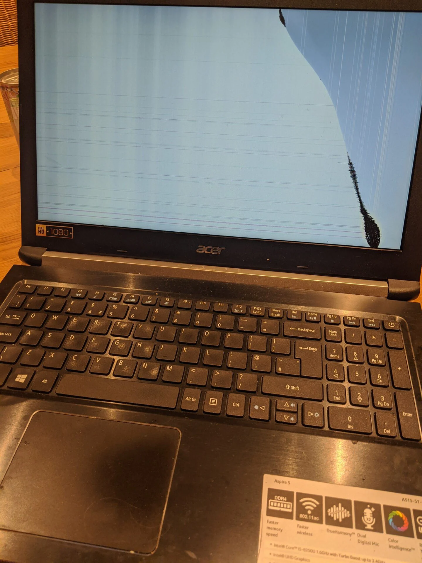 شکستن لولا دلیل ترک برداشتن صفحه نمایش