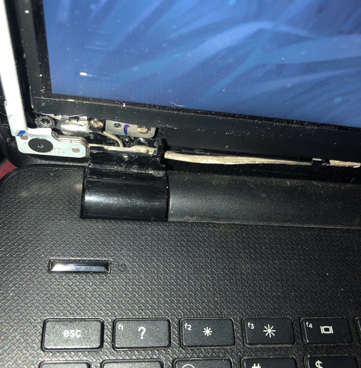 لولای شکسته لپ تاپ