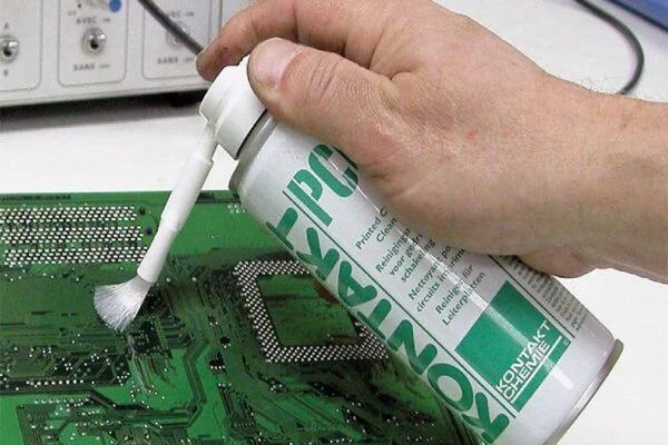 تمیز کردن برد لپ تاپ