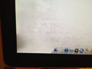 خاک یا ذرات گرد و غبار در ال سی دی لپ تاپ