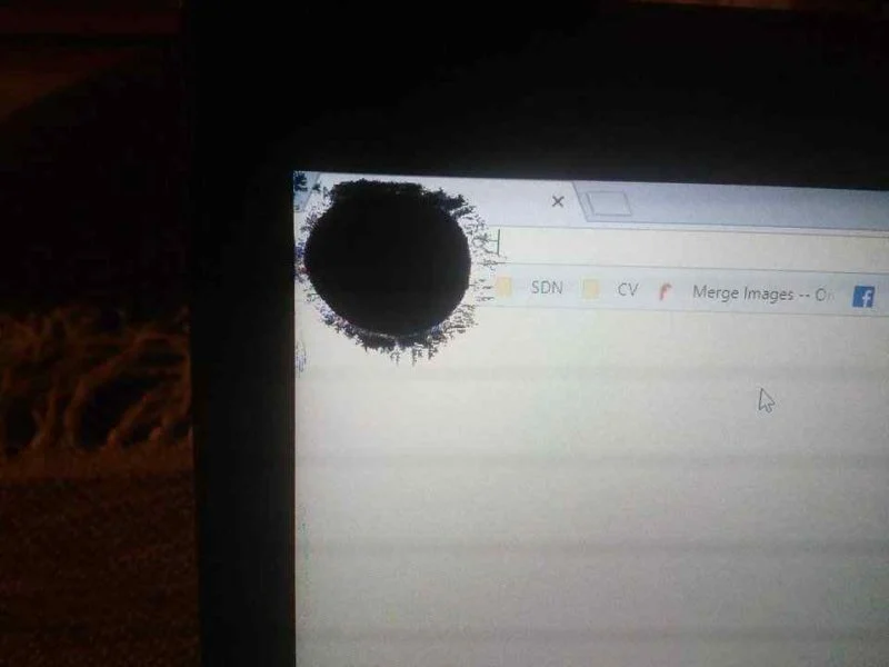 وجود لکه سیاه روی ال سی دی لپ تاپ