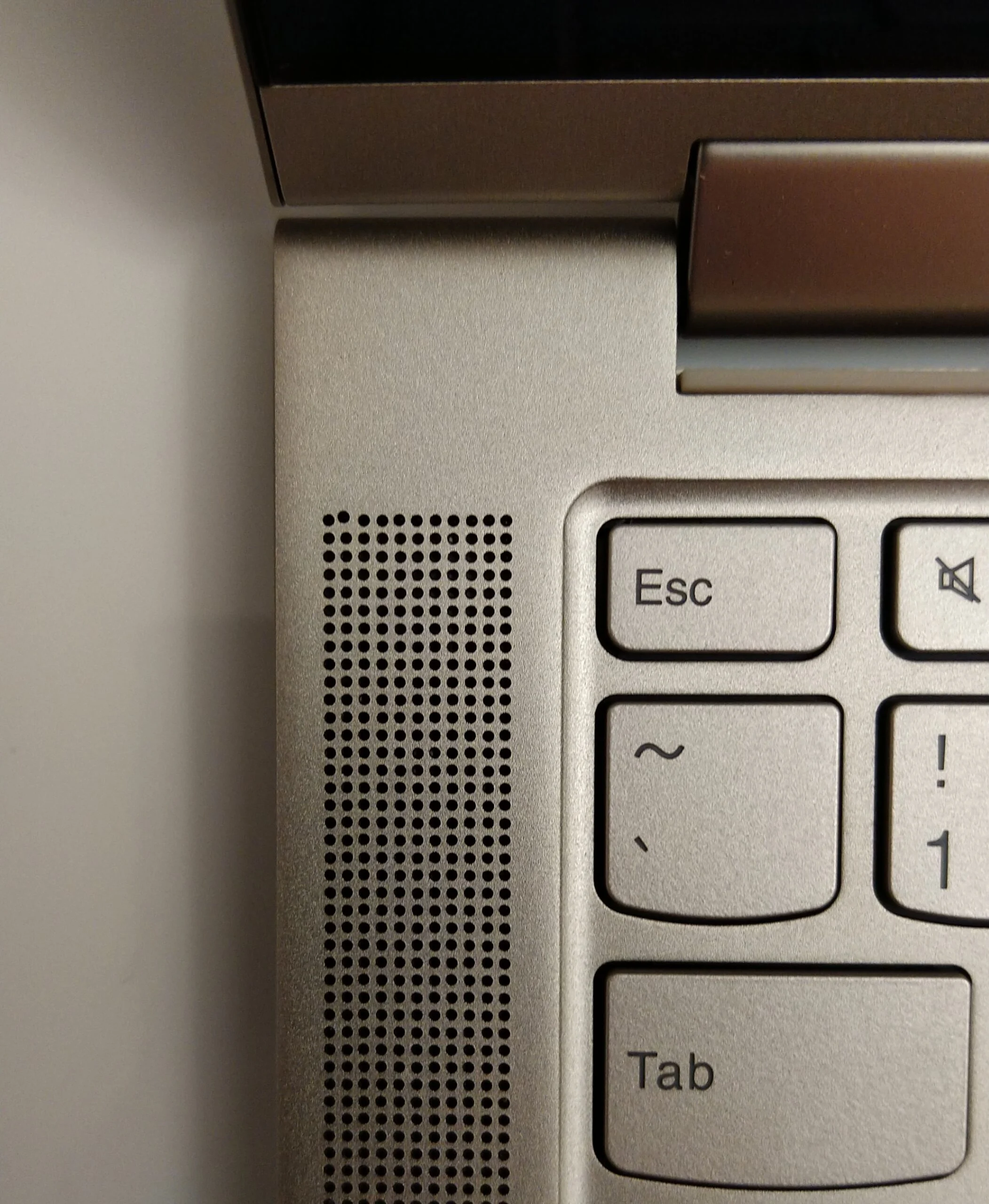 اسپیکر لپ تاپ