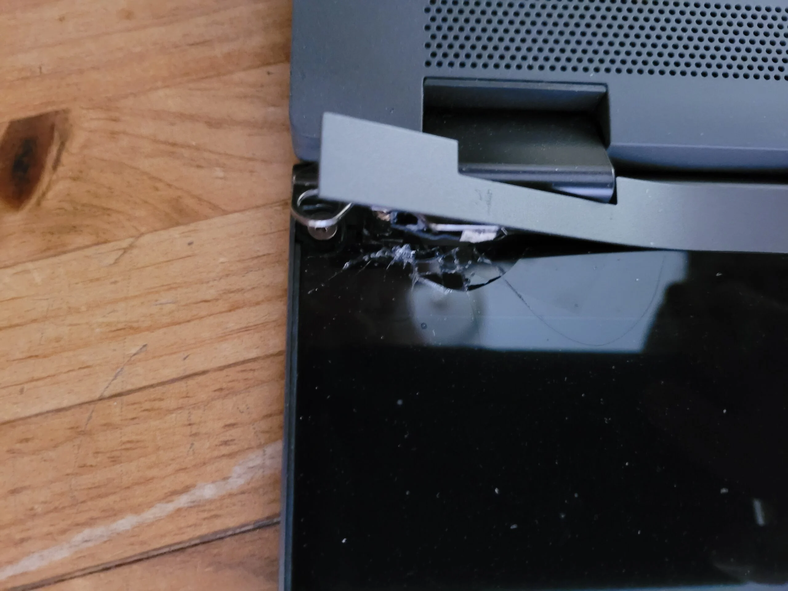 تعمیر لولا لپ تاپ سونی