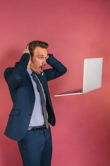 افتادن لپ تاپ دل