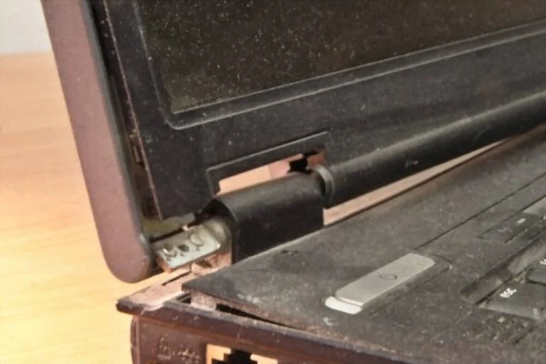 تعمیرات لولا لپ تاپ