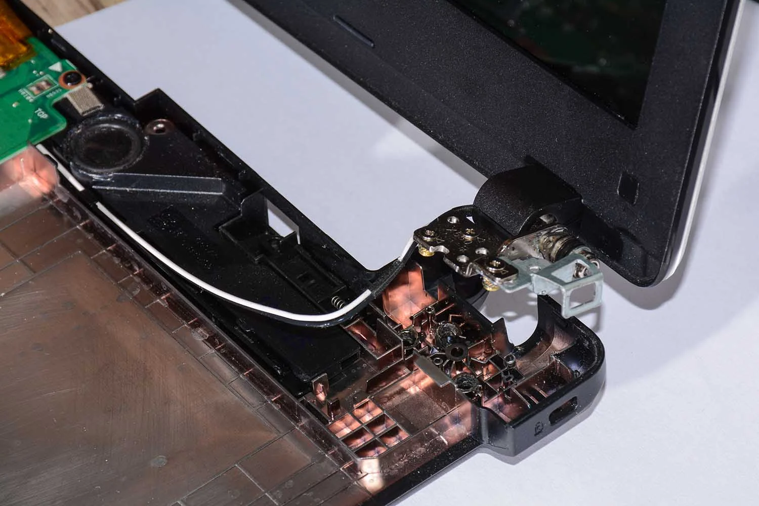 تعمیر لولا لپ تاپ