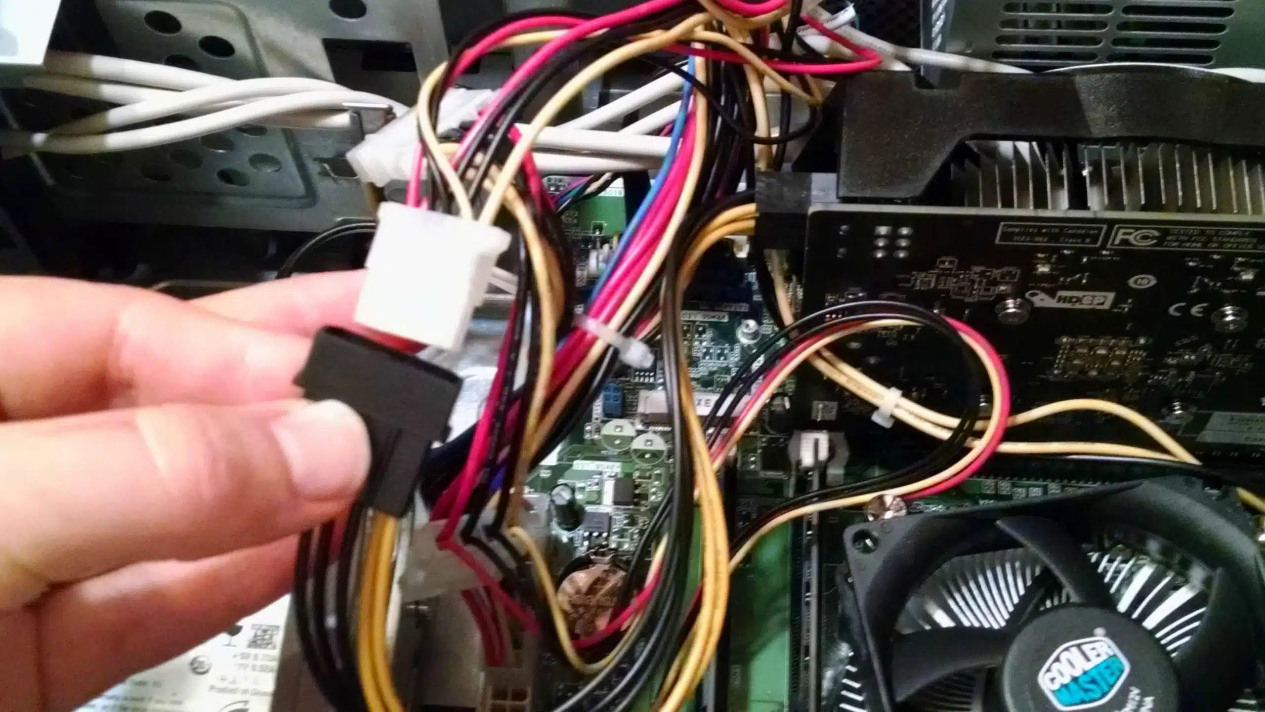 بررسی کابل ویدیو