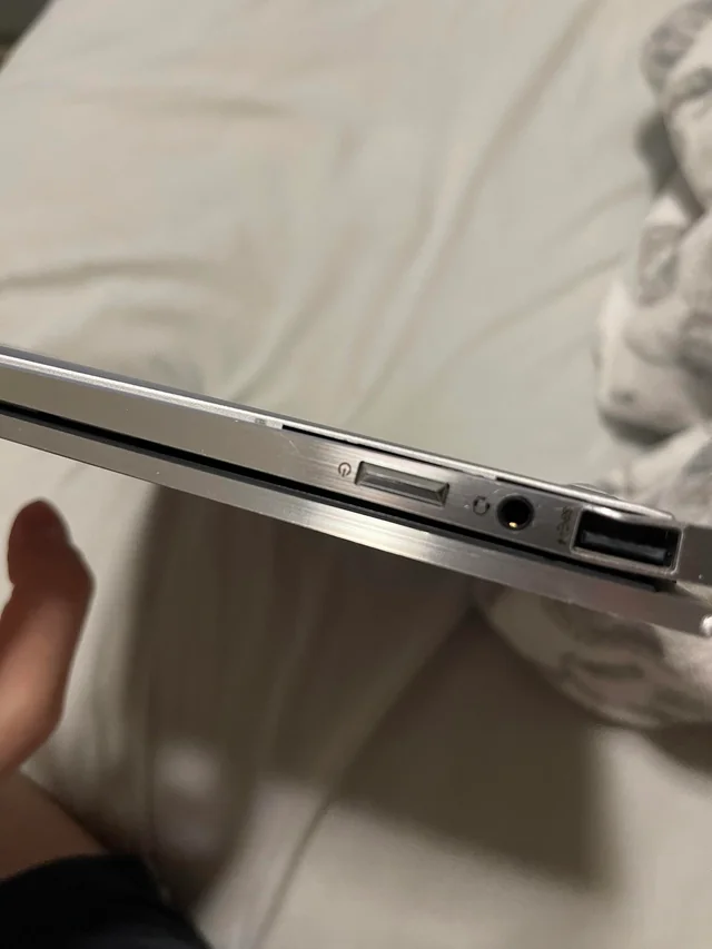 تعمیر و تعویض قاب لپ تاپ دل